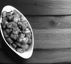 Chilli Paneer (Served with sauce)