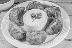 Chicken Pan Fried Momos [6 Pcs]
