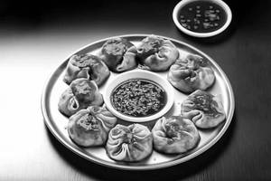 Classic Chilli Veg Momos