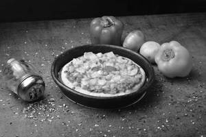 Paneer, Corn And Onion Pizza