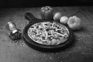 Mushroom, Onion And Olive Pizza