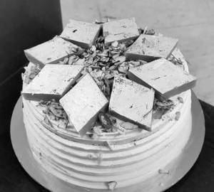 Kaju Katli Cake [1 Pound]