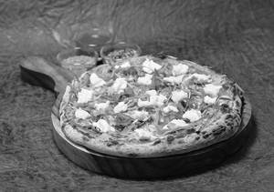 Cream & Veggies Pizza