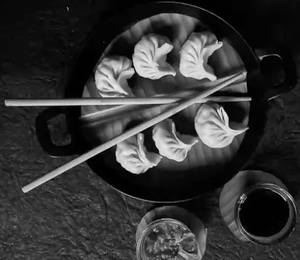 Veg Momos  [5 Pieces]