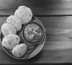 Aloo Tamatar Sabji + 5 Poori + Sald
