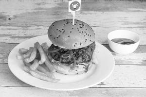 THE MESSY TESSY BURGER