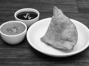 Samosa With Chutney ( 1 Pcs )