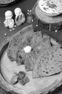 Tawa Paneer Paratha With Curd