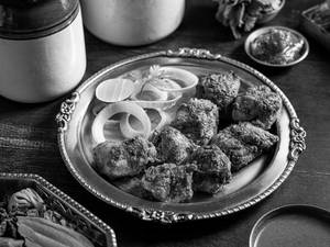 Chicken Achari Tikka Roll