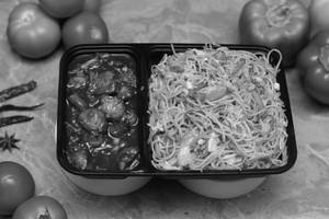 Mushroom Chilli With Veg Hakka Noodles