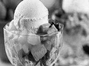 FRUIT SALAD WITH ICE CREAM