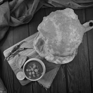 Chole Bhature [2 Bhature]
