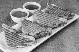 Aloo Matar Grilled Sandwich [200 grams]