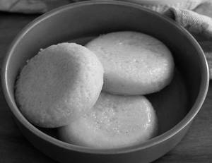 Sanna Idli [3 Pieces]