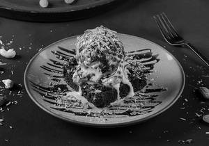 Hot Chocolate Brownie With Vanilla Ice Cream