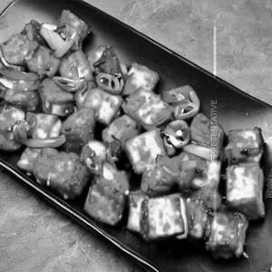 Chilli Pepper Coated Paneer 