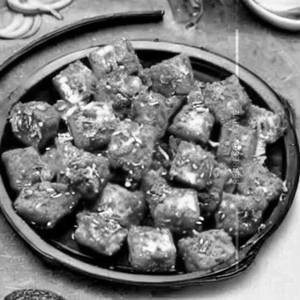 Schezwan Coated Paneer 