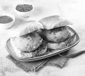 Thecha Vada Pav
