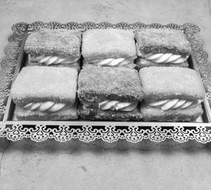 Lamington  [ 1 Pc ]