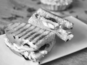Sriracha & Egg Sandwich