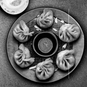 Hot Garlic Cheese Momos