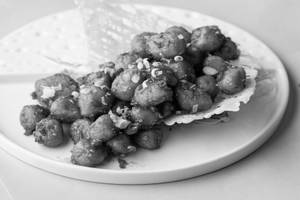 Crispy Water Chestnut In Spicy Sriracha Sauce