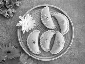 Baked Classic Gujiya (5 Pcs)