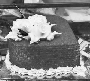 Strawbeery Heart Shape Cake [500 Grams]