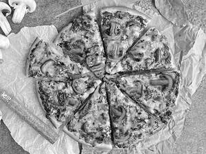 Roasted Garlic, Mushroom And Spinach Pizza