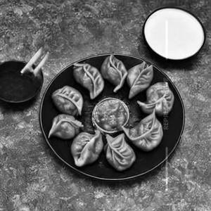 Hot Garlic Chicken Momos