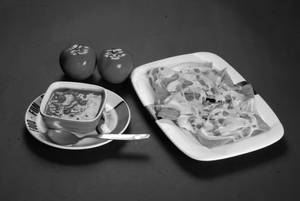 Nachos With Salsa & Cheese Herb Sauce (190 Gm)