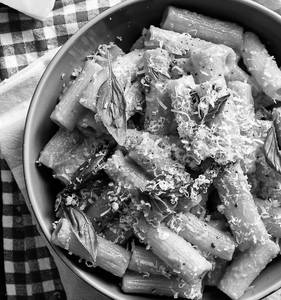 Rigatoni Crema Di Pomodoro I Alla Vodka (v/nv)