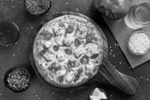 Spicy Peppy Paneer Pizza