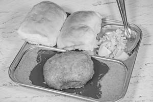 Less Spicy Bomb Vada Usal Pav