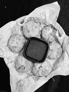 Steamed Veg Momos (6pcs)