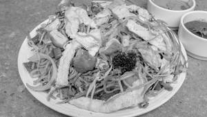 Egg Chicken Hakka Garlic Chowmein