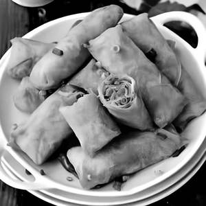 Chicken Spring Roll (8 Pcs)