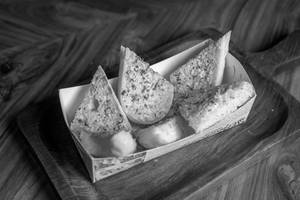 GARLIC BREAD