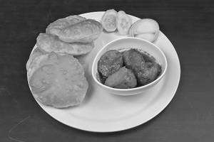 Luchi And Aloo Dum (4 Lucchi)