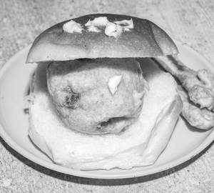 Butter vada pav