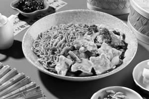 Chicken Pan Fried Noodles In Soy Garlic Sauce (Ak)