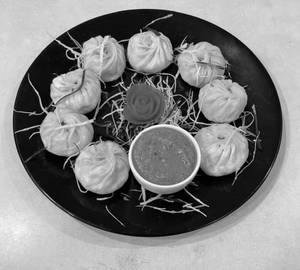 Vegetable Momos (8 Pcs With Momo Soup 500Ml)