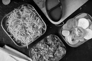 Schezwan Noodles + Veg Gravy Manchurian