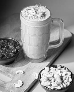Gulkand Kaju Milkshake