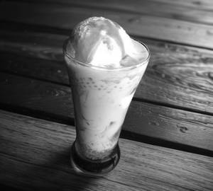 Strawberry falooda