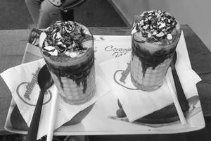Full Ice Cream Cashew & Nuts Shake