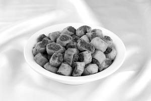 Gutta Bhakarwadi (200 gms)