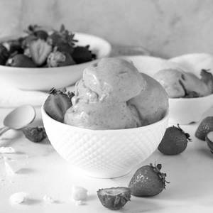 Strawberry ice cream [1 scoop]