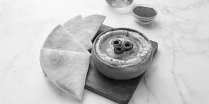 Peri Peri Hummus with pita bread