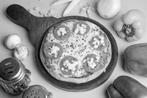 7"" Regular Margherita Pizza + Choice of Raw Beverage                  